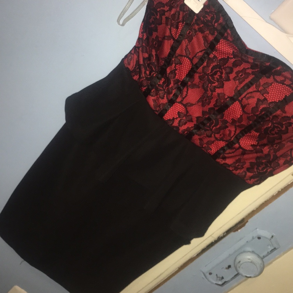 Red and black Heart-shaped Dress.